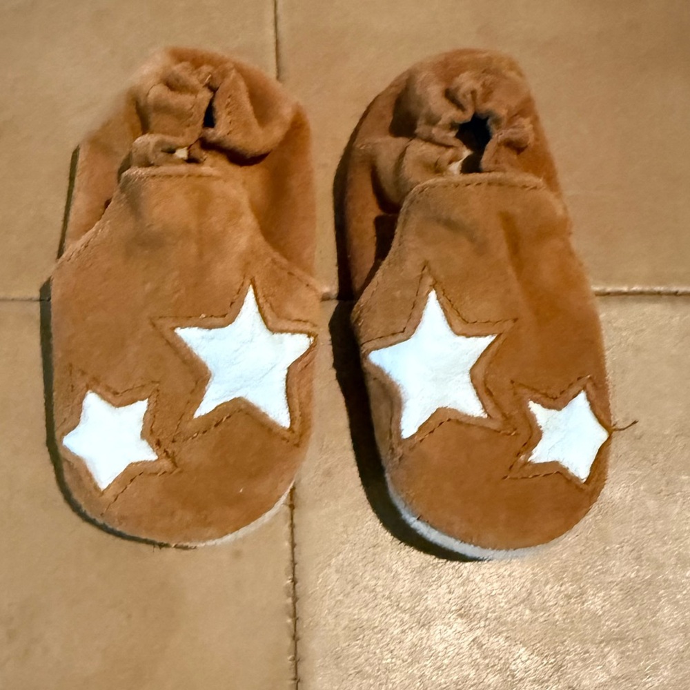 💛$15 FLASH SALE💛Minnetonka Baby Shoes 2